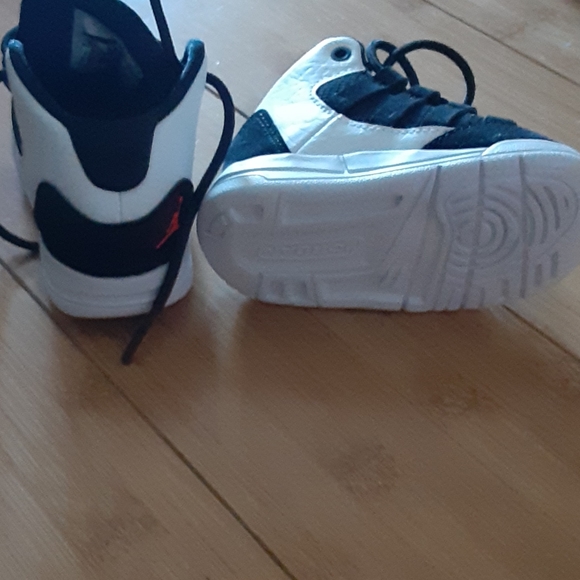 😍NWOB Brand new Toddler size 4 jordans😍 - Picture 2 of 4